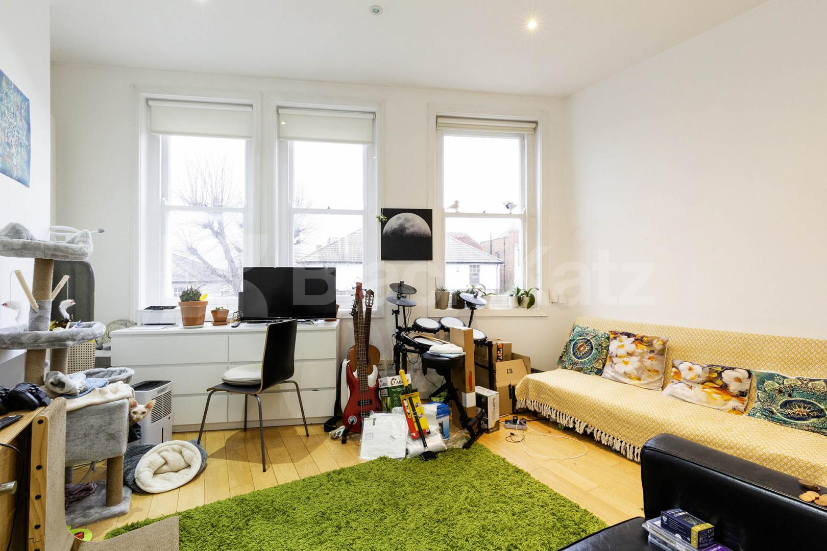 			3 Bedroom, 1 bath, 1 reception Flat			 Pages Lane, Muswell Hill